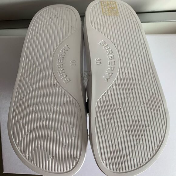 New Burberry Children “Burberry Kingdom” Slides - Picture 3 of 3